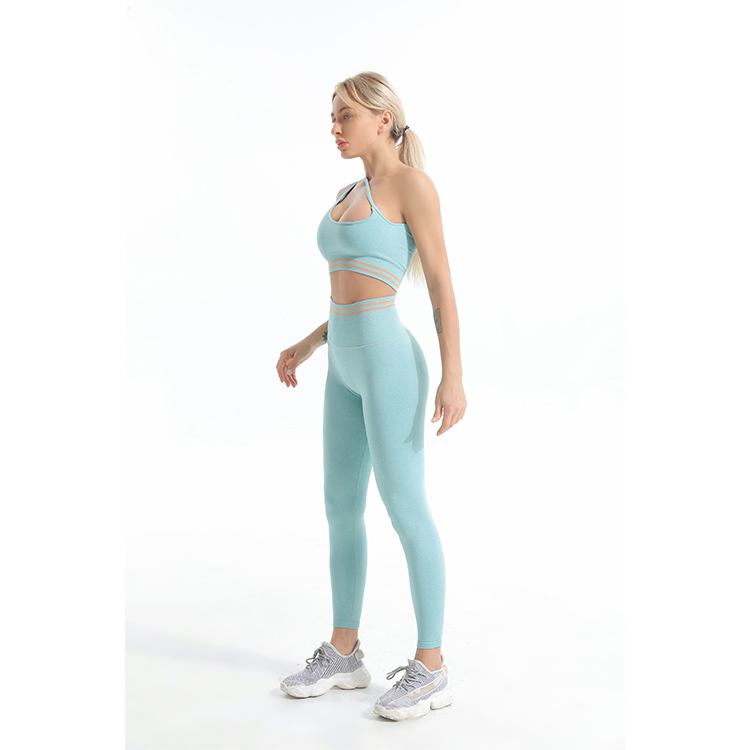 seamless sports bra and leggings set side
