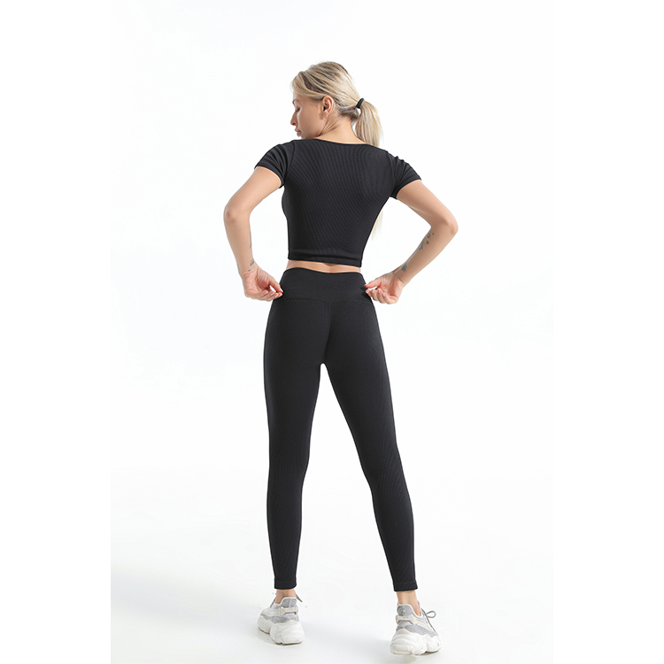 Black seamless short sleeve crop top and leggings sets back 