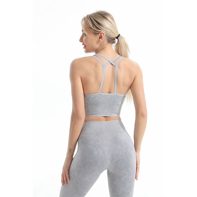 Seamless recycled nylon sports bra and cappri leggings sets bra back 