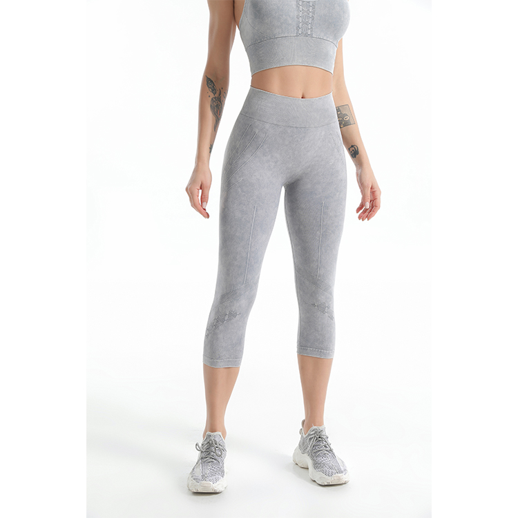 Seamless recycled nylon sports bra and cappri leggings sets cappri leggings 