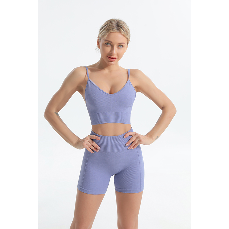 Seamless strapy bra and bike shorts set front 