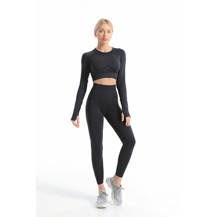 black seamless longsleeve crop top with leggings 1